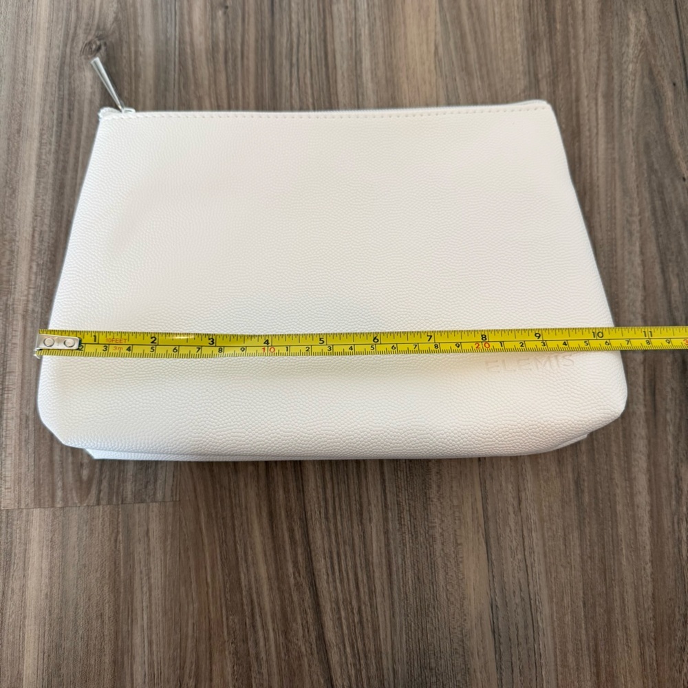 Elemis White Cosmetic Pouch with Face Towel - Picture 9 of 9